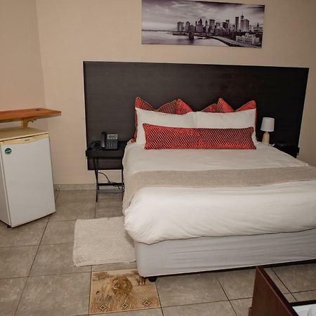 Savannah Guest House Polokwane Bagian luar foto