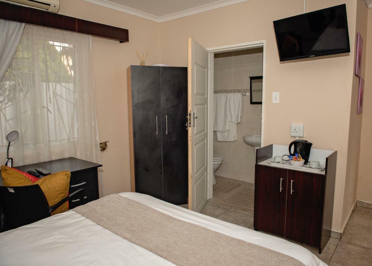 Savannah Guest House Polokwane Bagian luar foto