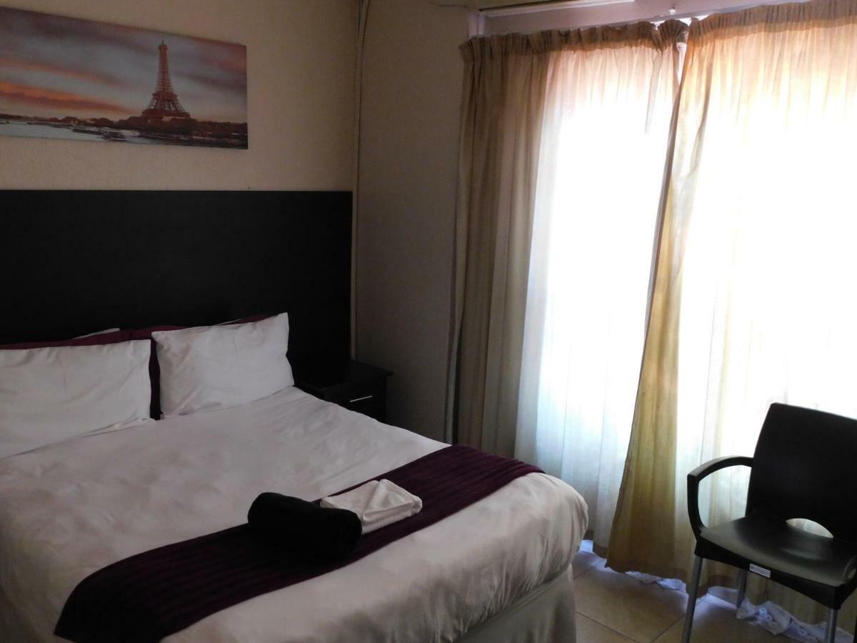 Savannah Guest House Polokwane Bagian luar foto