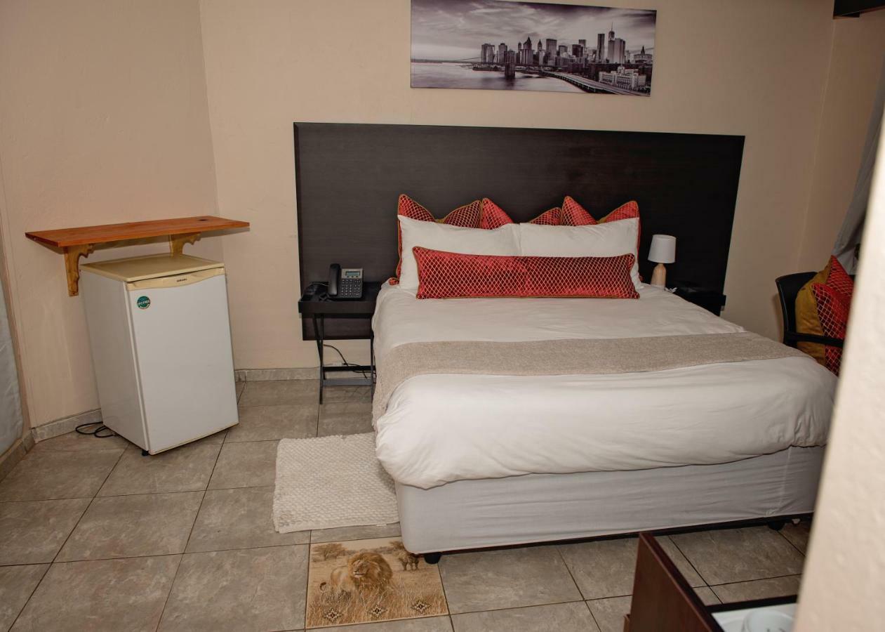 Savannah Guest House Polokwane Bagian luar foto