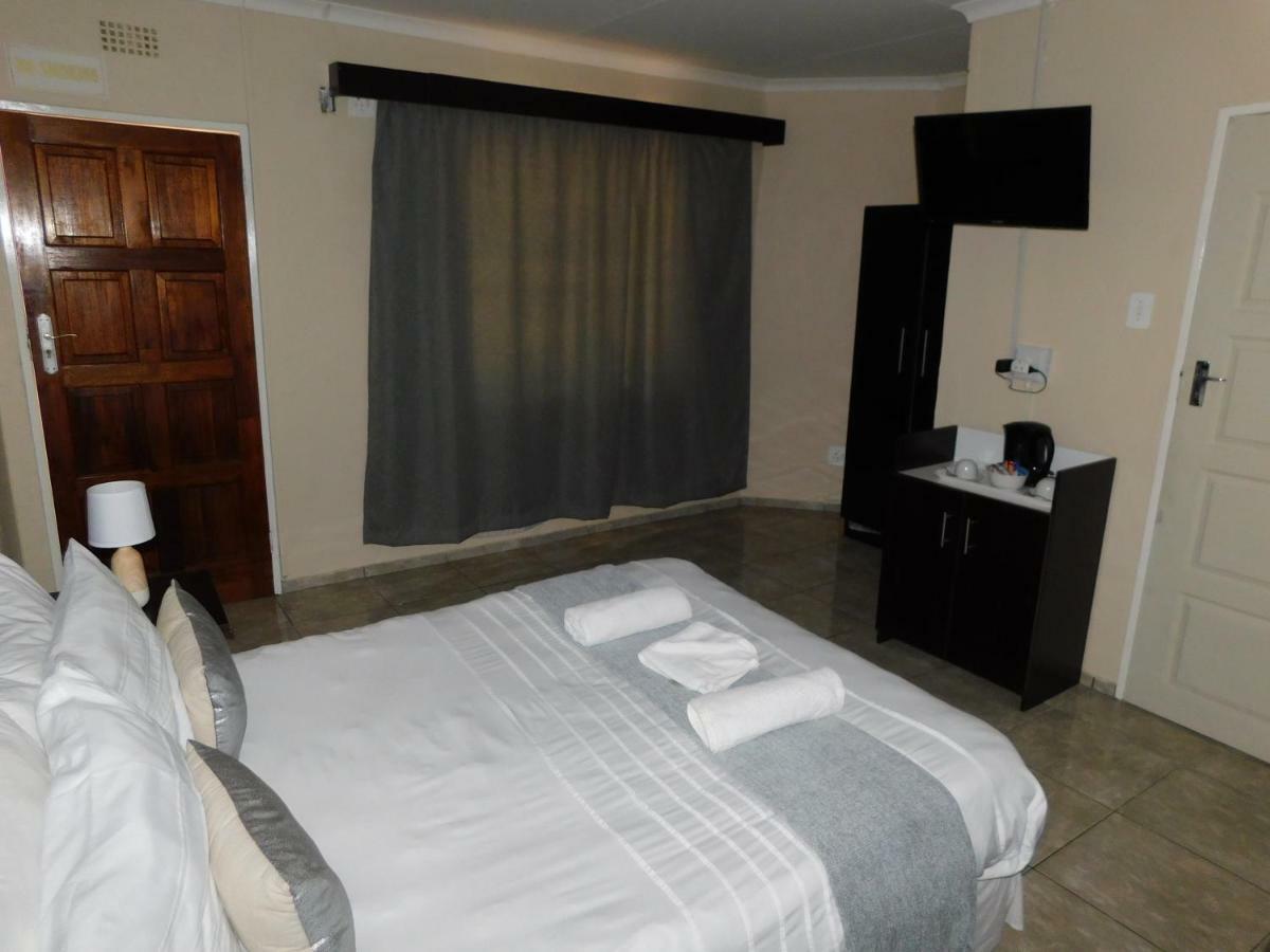 Savannah Guest House Polokwane Bagian luar foto