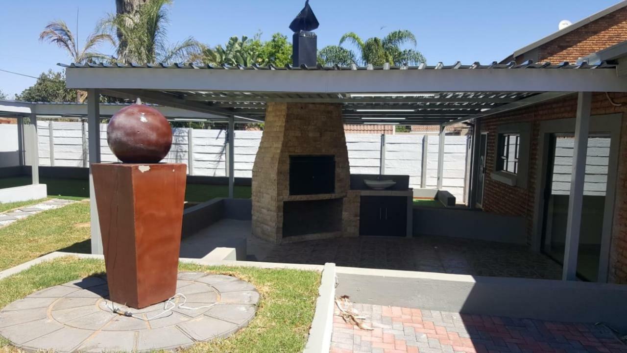Savannah Guest House Polokwane Bagian luar foto
