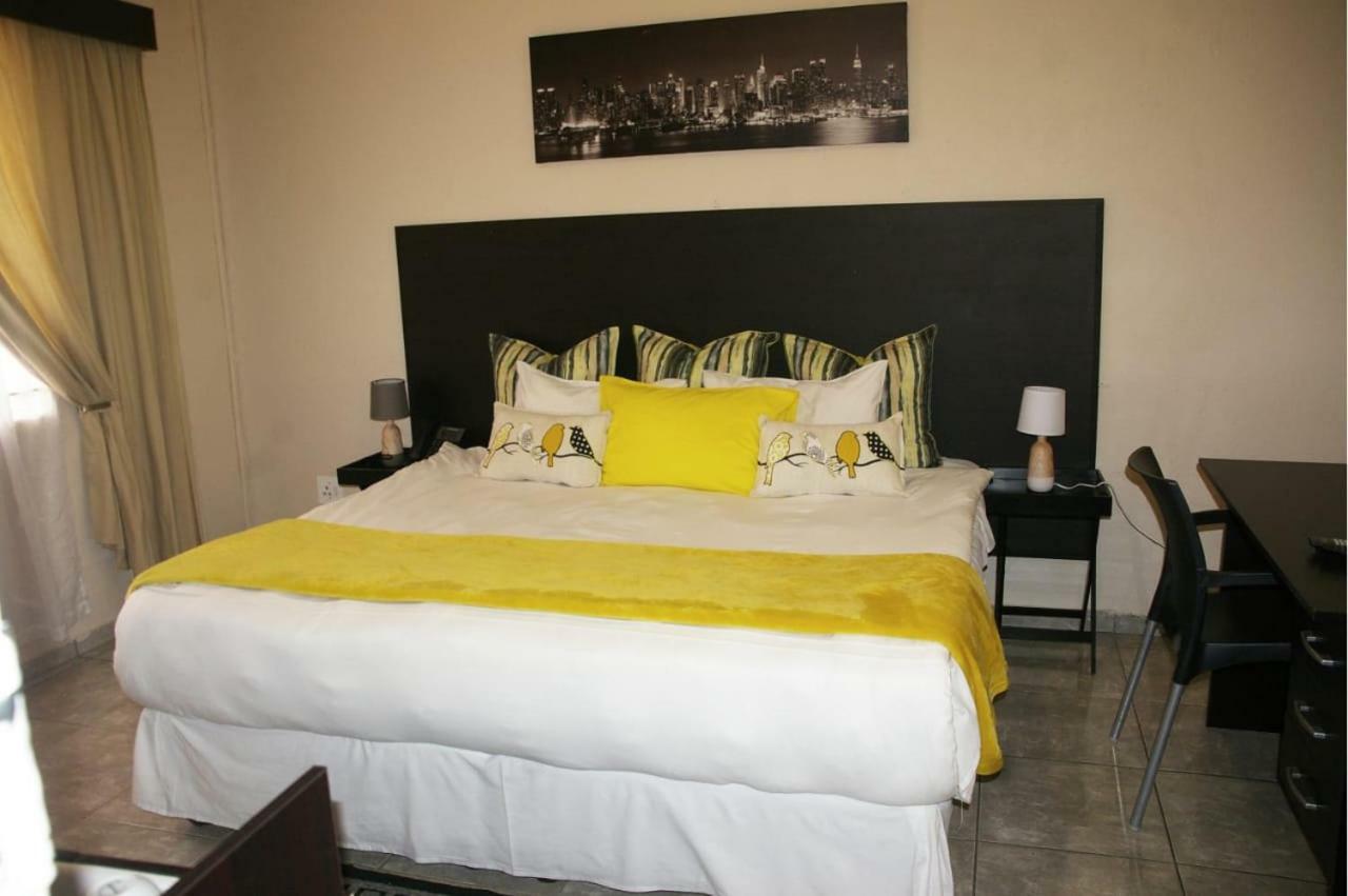 Savannah Guest House Polokwane Bagian luar foto