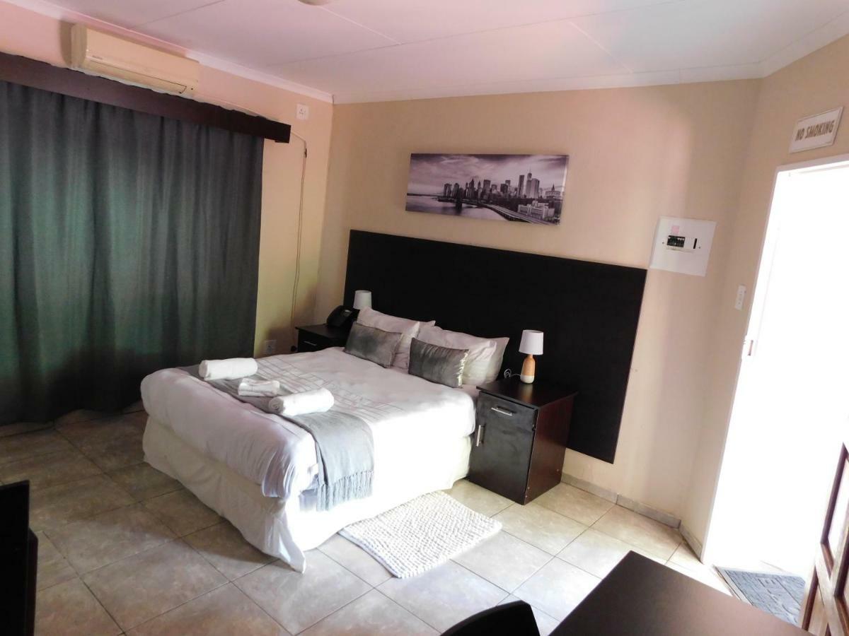 Savannah Guest House Polokwane Bagian luar foto